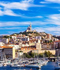 Marseille le vieux port, vue sur Notre Dame de La Garde